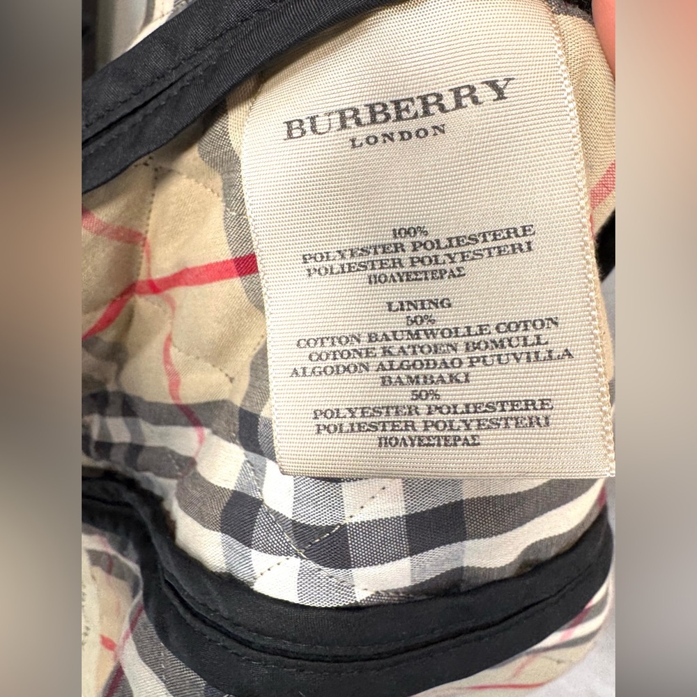 Burberry Black Utility Jacket with Diamond Quilting - Picture 9 of 11